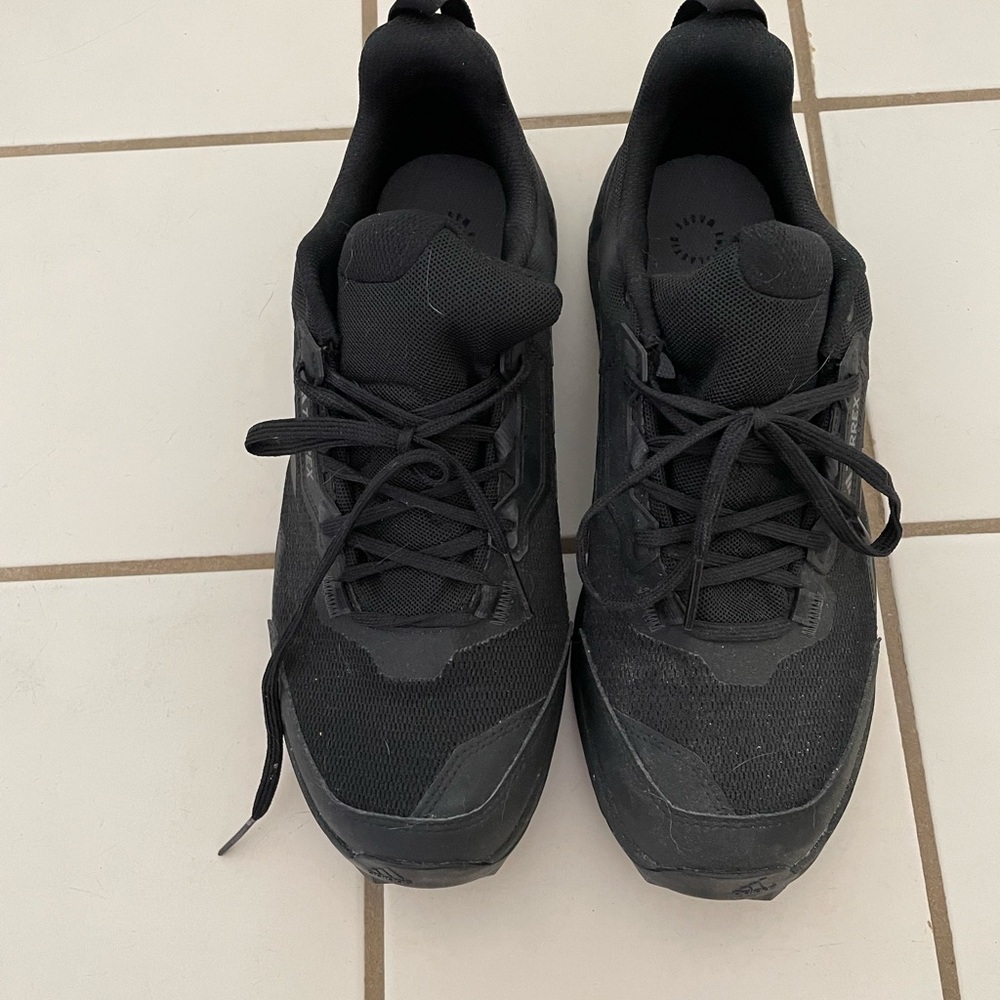 Adidas Men's Black Athletic Shoes NWOT